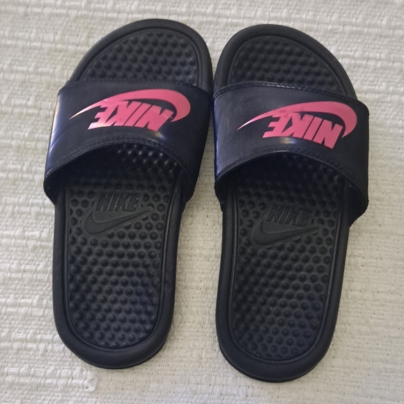 Nike Black and Pink Flip Flop Sandals - Picture 2 of 4